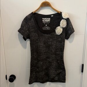 Threads 4 Thought Charcoal Heather Tee with White Floral Accents size medium